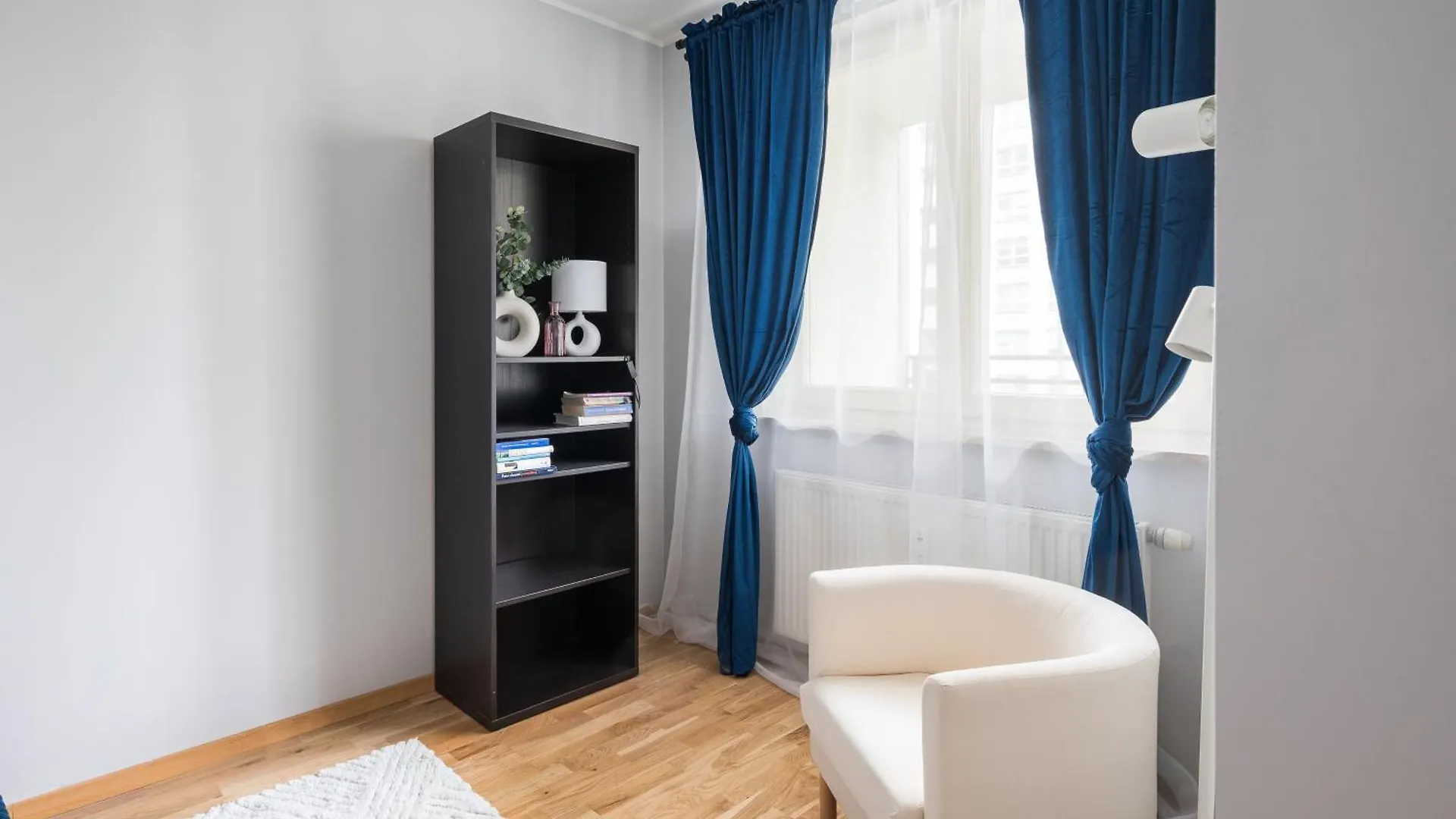 Metro Wilanowska Blue Apartment Warsaw Poland